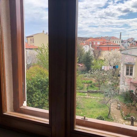 روفينج De Luxe Room In The Heart Of The City المظهر الخارجي الصورة