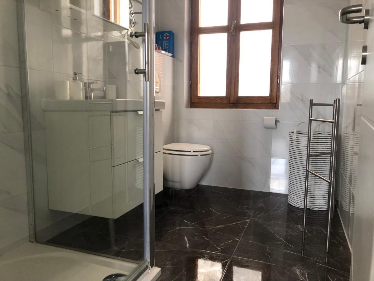 روفينج De Luxe Room In The Heart Of The City المظهر الخارجي الصورة